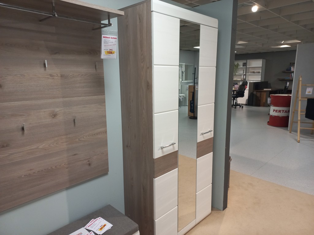 Garderobenschrank