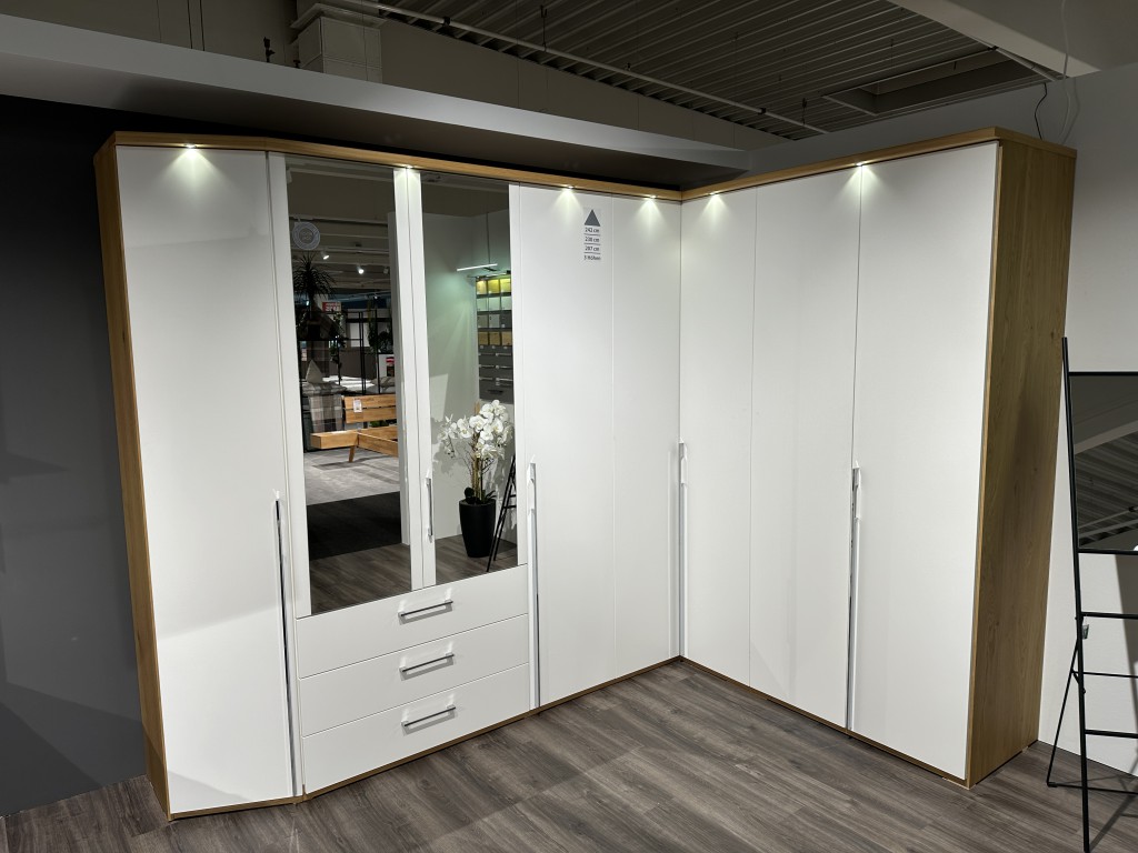 Eckkleiderschrank