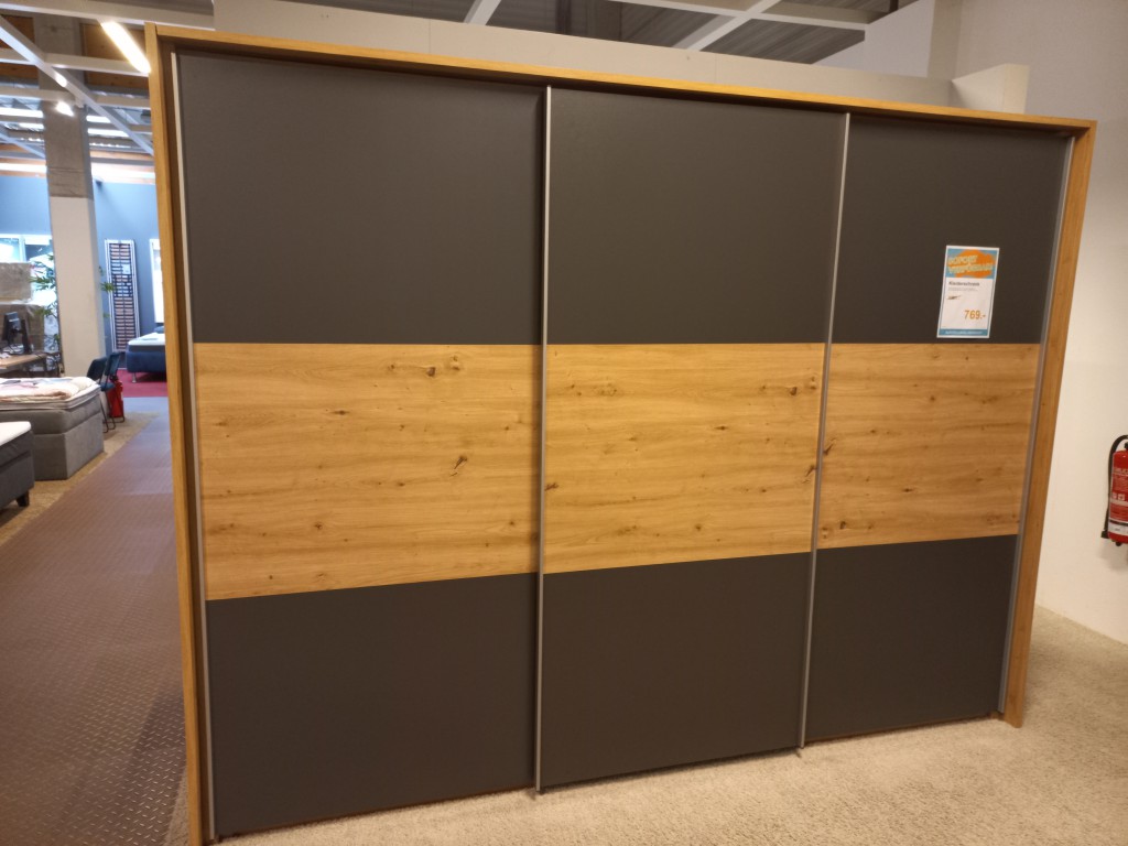 Schweberürenschrank