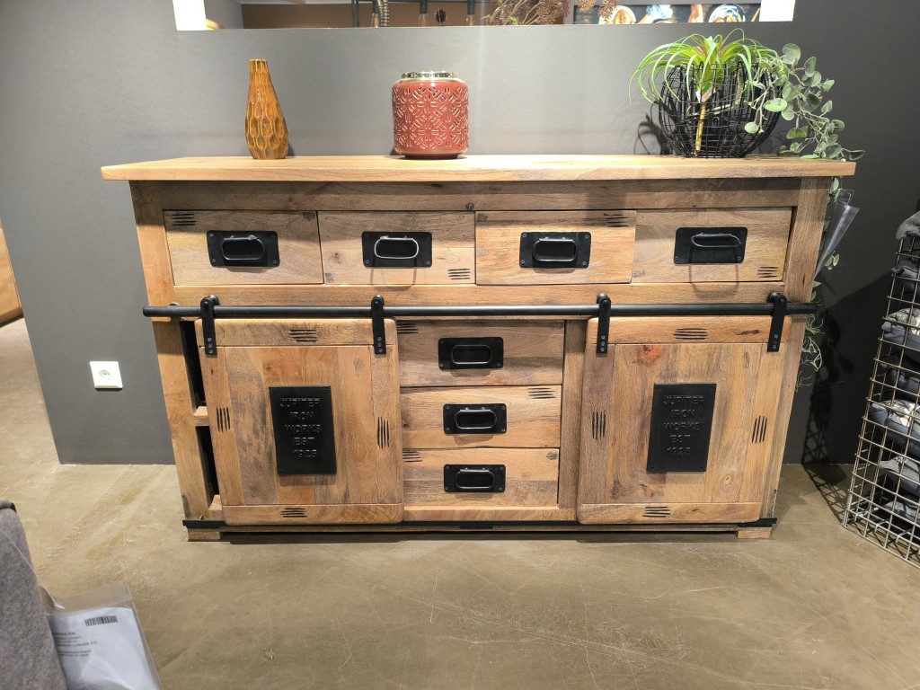 Sideboard 