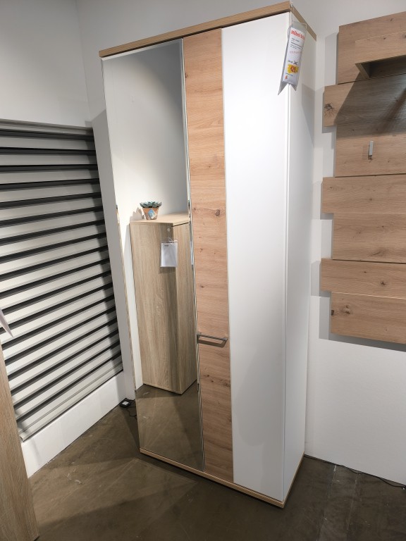 Garderobenschrank 